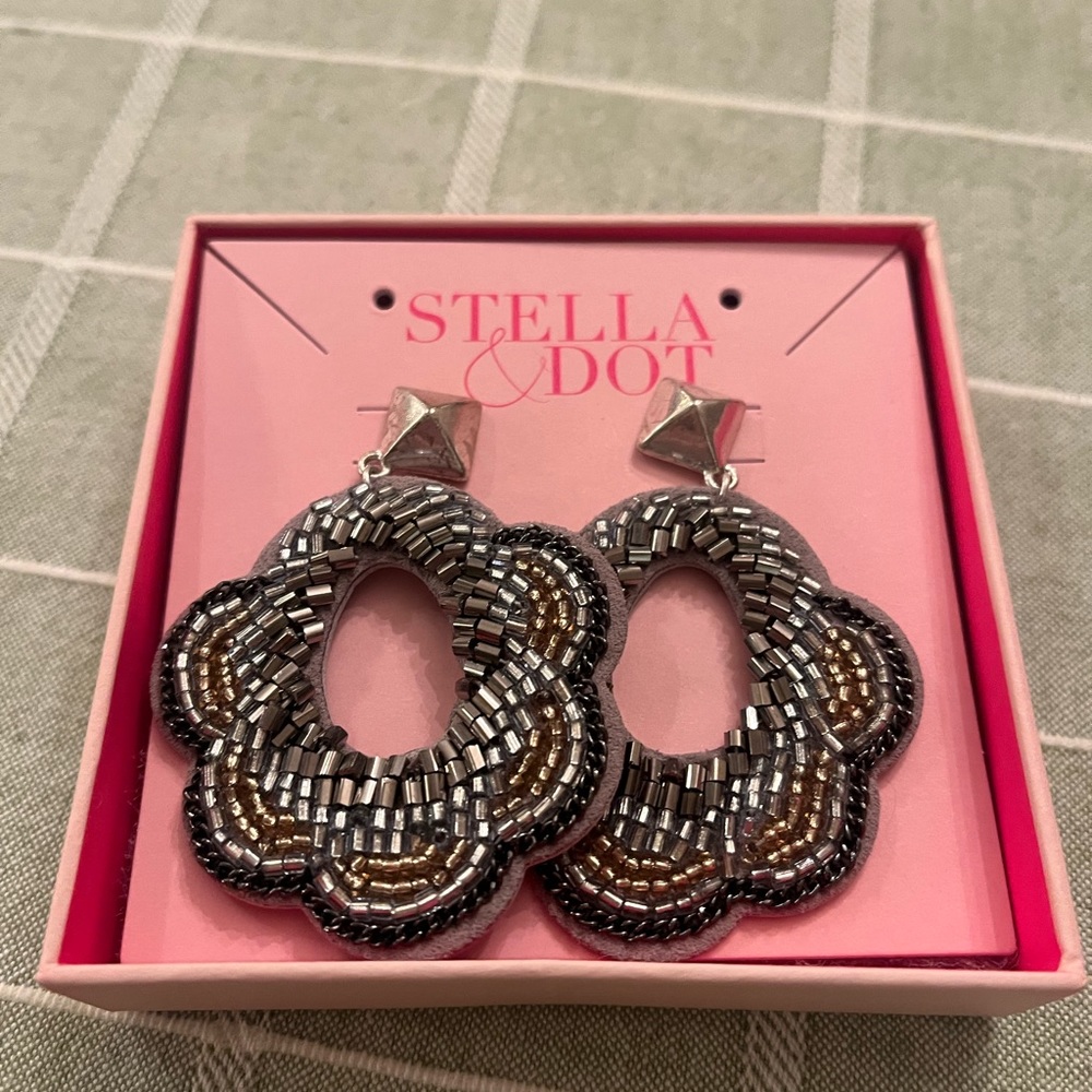 NWT Stella & Dot Dove Earrings